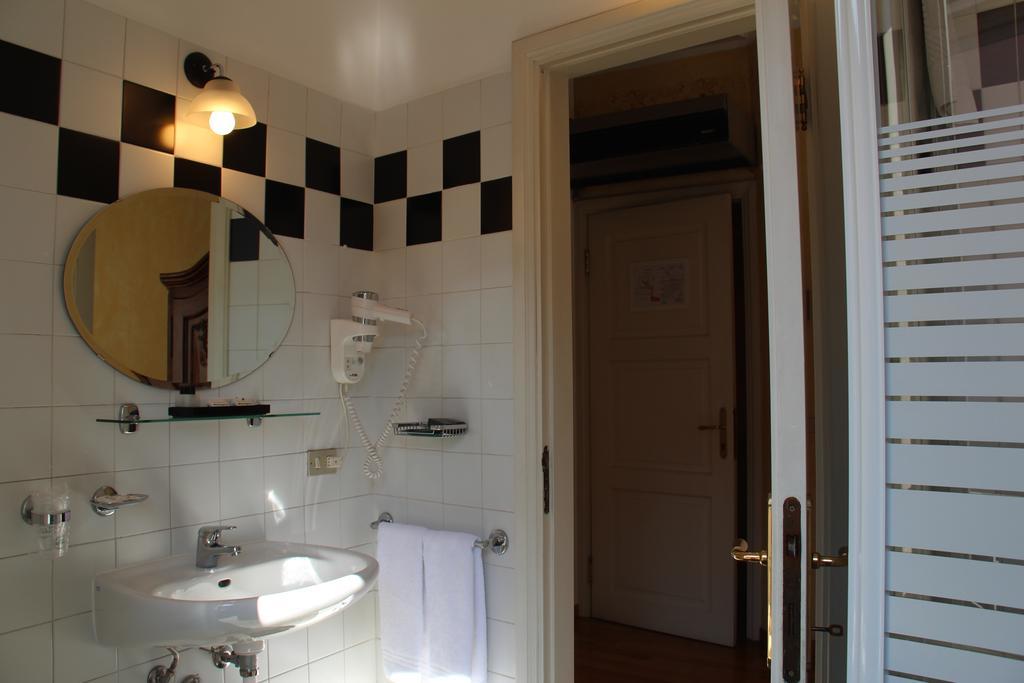 Albergo Bologna 바레세 외부 사진